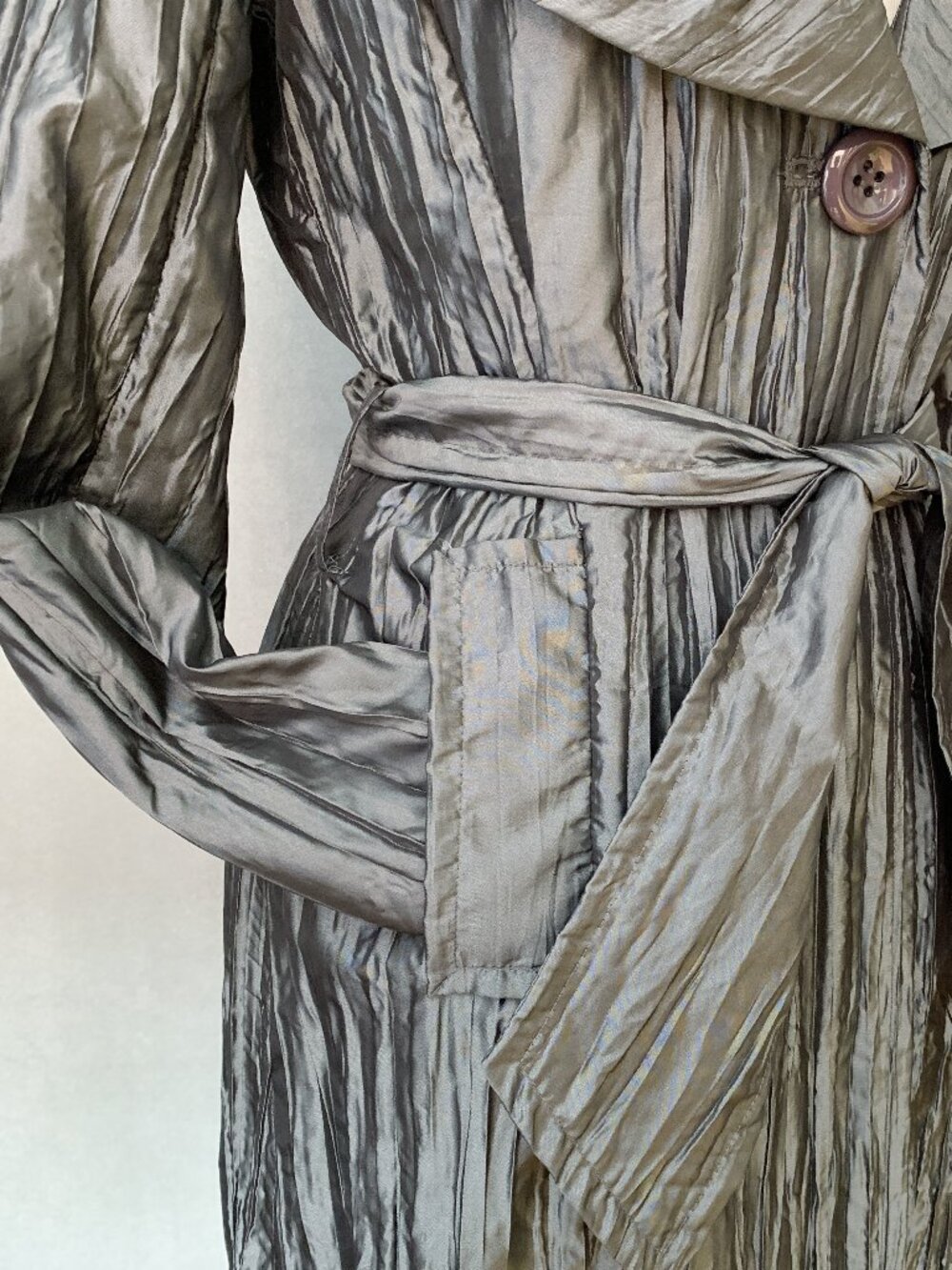 Bianca Nygard Petite | Silver Crinkle Trench Coat | Dramatic Collar | Size 6 - Picture 4 of 11